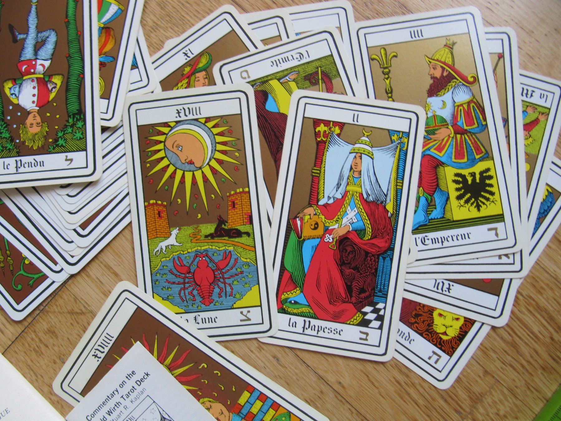 Giochi: Karten-Set: Golden Tarot Deck Oswald Wirth Orakelkarten – Nuovo (secondo la descrizione) da Würenlos venduto da Carabella0 2