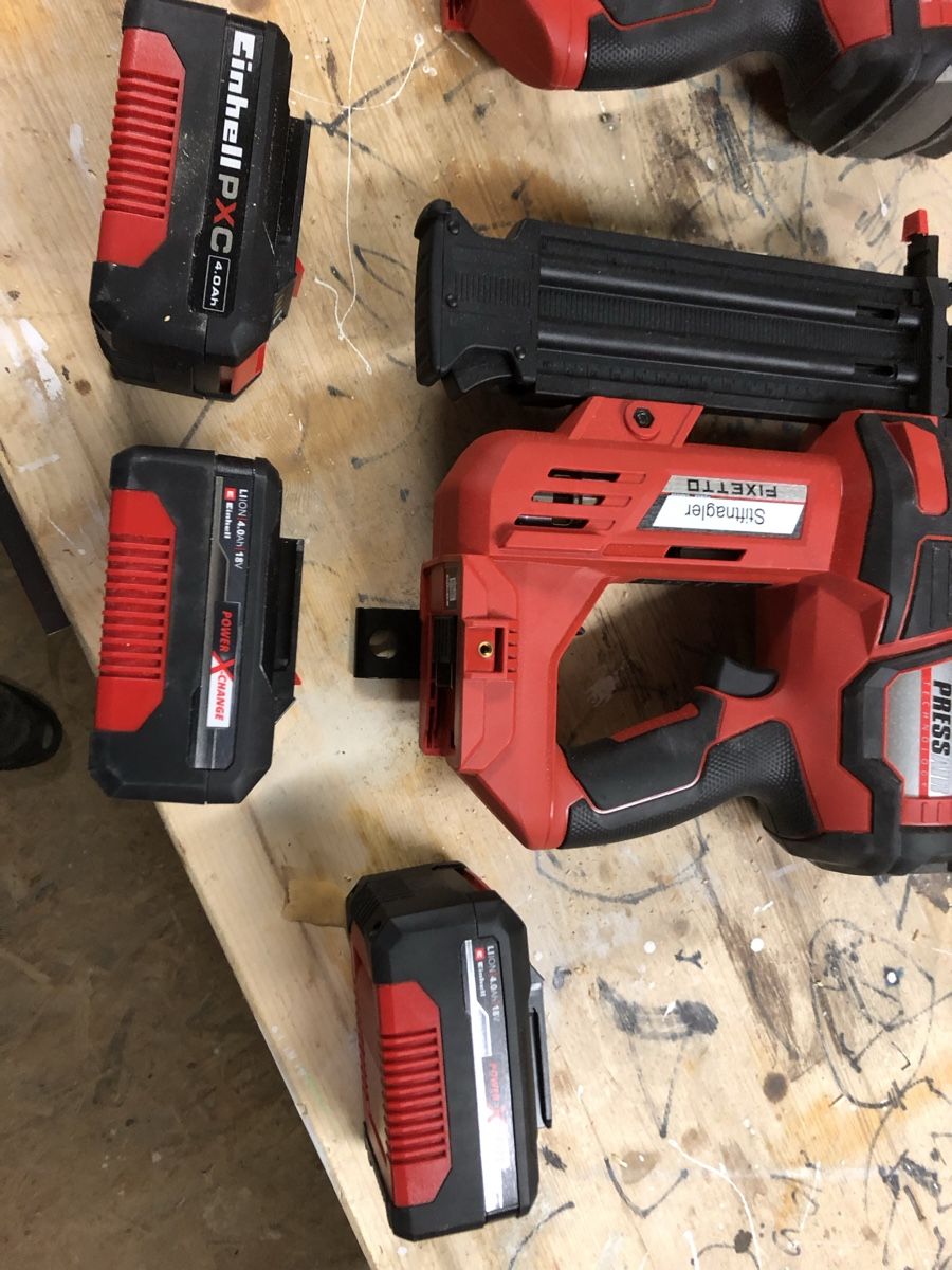 Einhell Tutte le macchine: Einhell Akku Nagelpistolen – Usato da Flüeli-Ranft venduto da Holzwurm1988 1