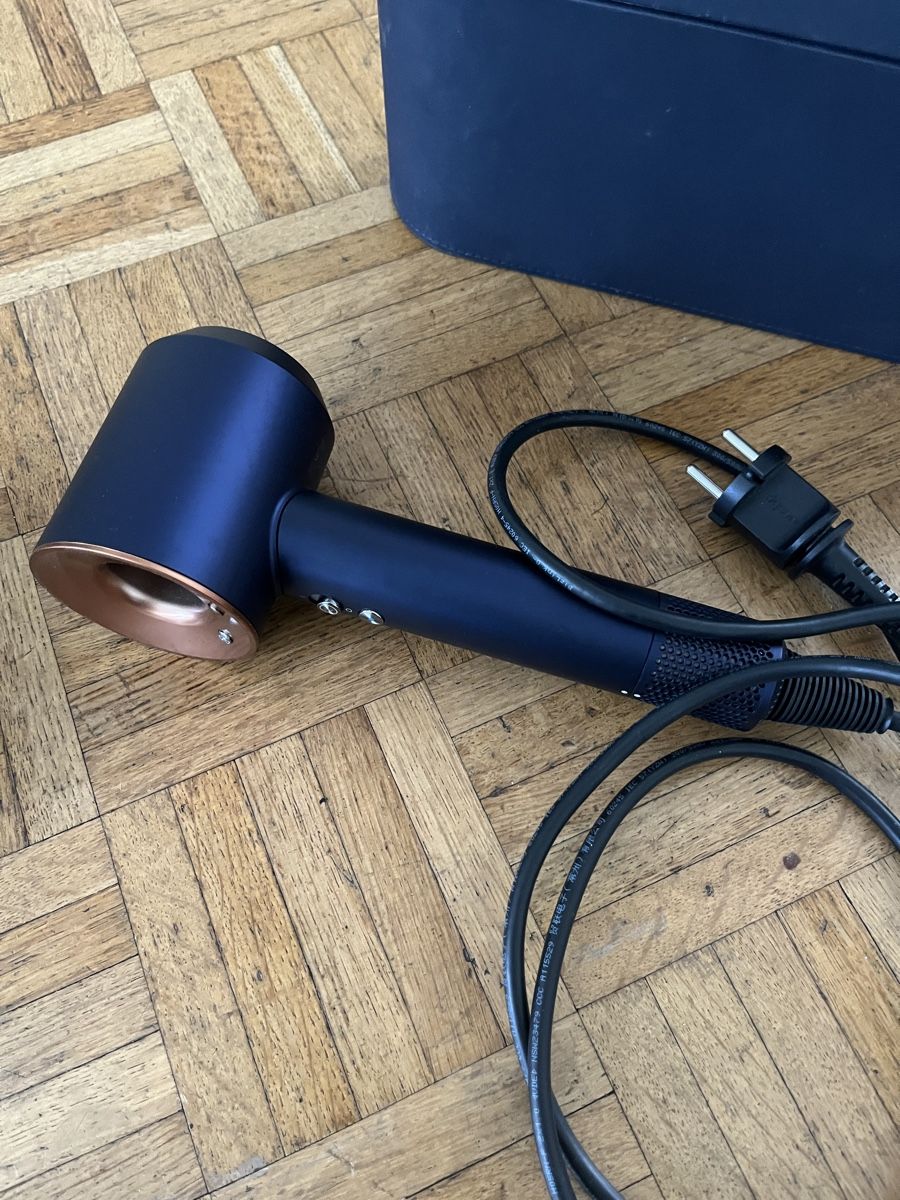 Dyson Asciugacapelli: Dyson Hairdryer with Case + All Attachments – Usato da Zürich venduto da ein_7wzr 2
