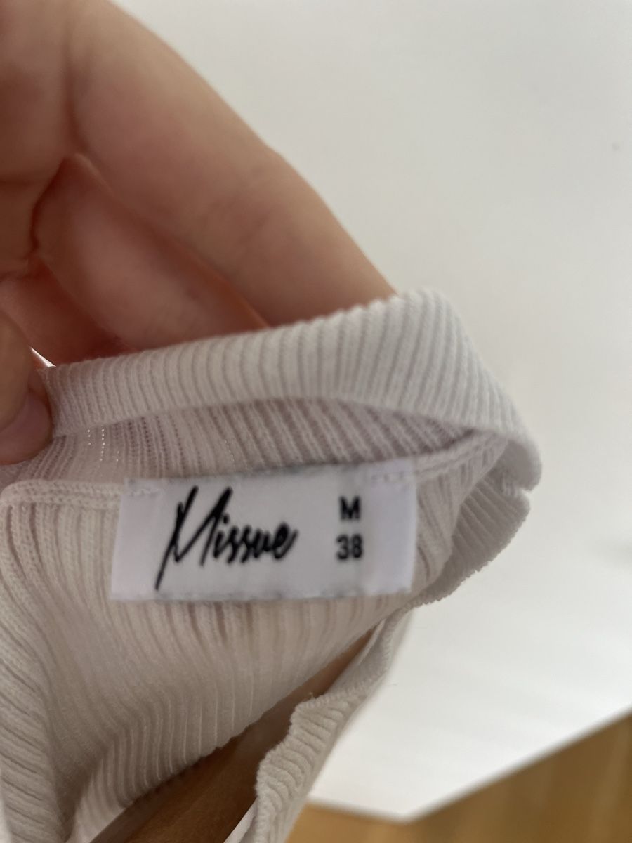 Top: Débardeur blanc – Usato da Neuchâtel venduto da Ariane_vn00 2