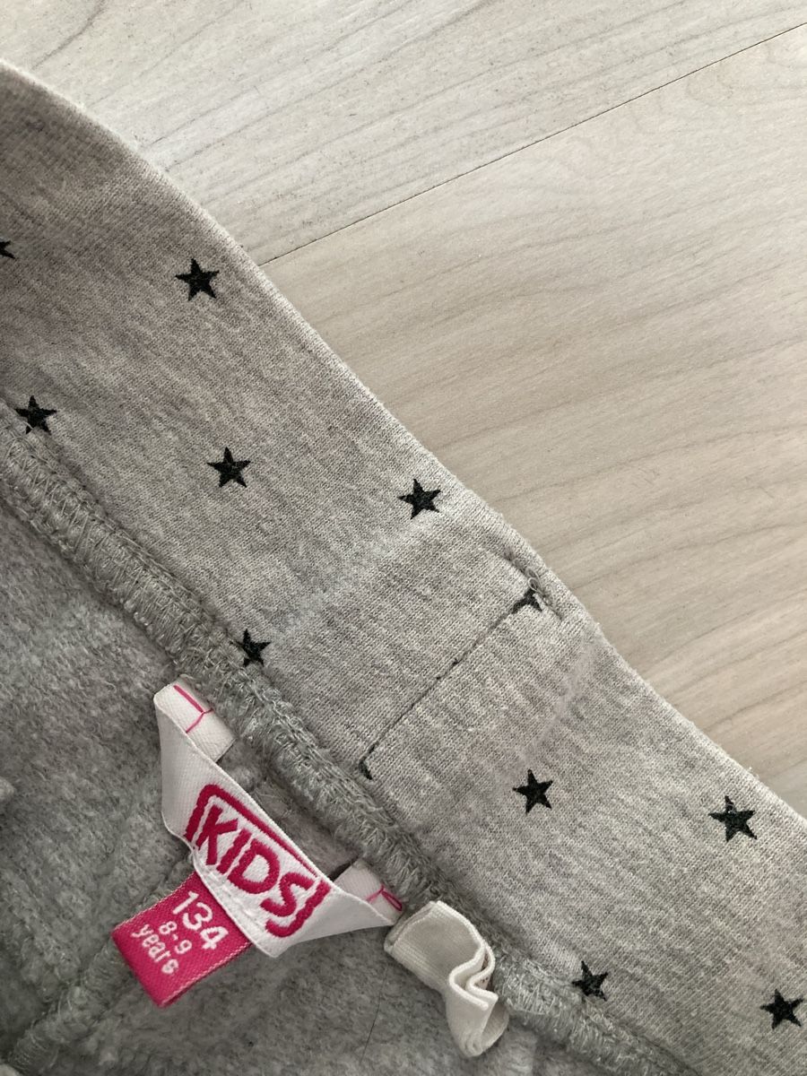 Lotti & Set di vestiti: Kleiderpaket Hosen Mädchen 128 – Usato da Amden venduto da Karplusan 4