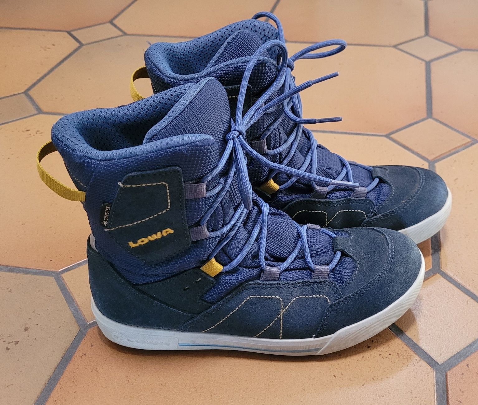 Lowa Scarpe per ragazzi: Gore-Tex Winterstiefel von Lowa – Usato da Thal venduto da Bill2003 1