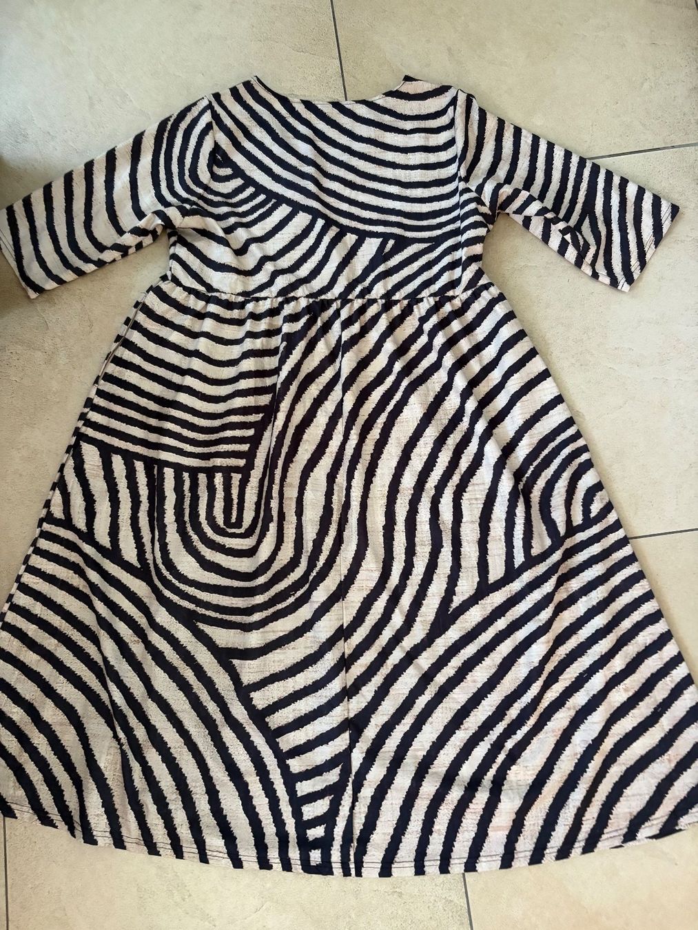 Robes: Weites, leichtes Kleid Grösse XL – D'occasion à Oberweningen par Gerini 1