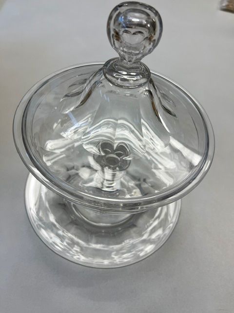 Bicchieri: Schale mit Deckel auf Presentoir – Usato da Muri b. Bern venduto da Elfe57