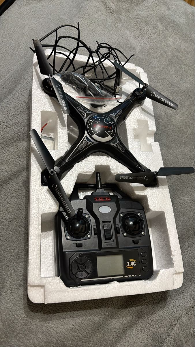 RC Kits de montage: Drone avec télécommande noir – D'occasion à Chêne-Bourg par and_66gg
