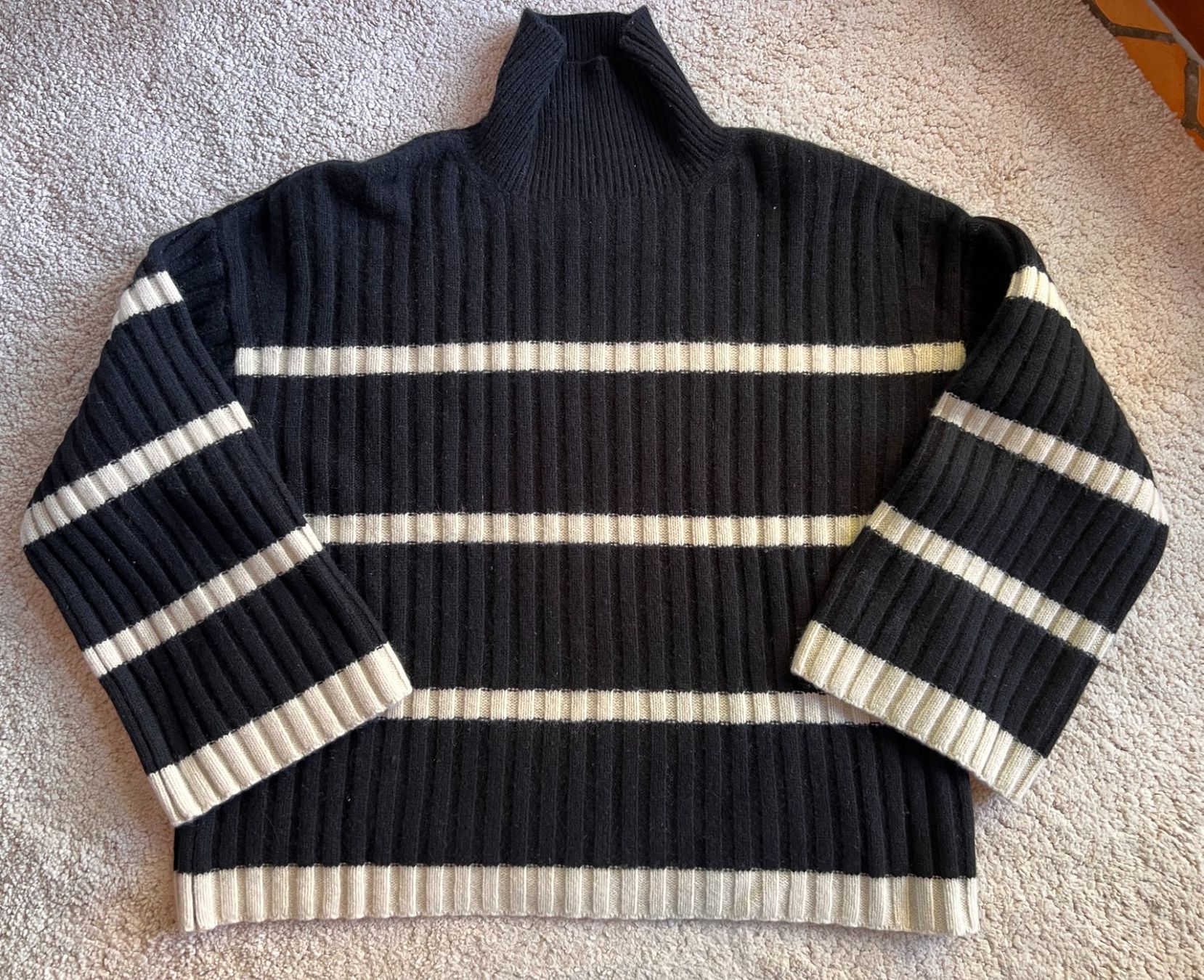 H&M Pulls & Sweat-shirts: H&M Premium pull rayé XS oversize – Neuf (Voir description) à Granges (Veveyse) par Hey-ya