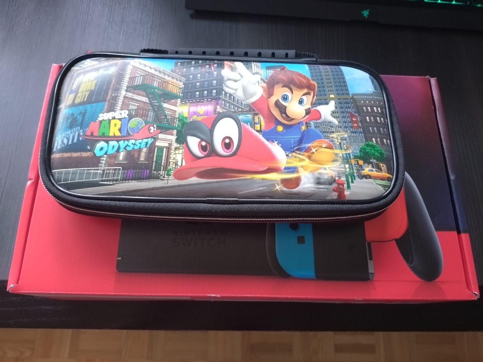 Nintendo Console: Nintendo Switch + Housse de protection – Usato da Lutry venduto da MorgiiS