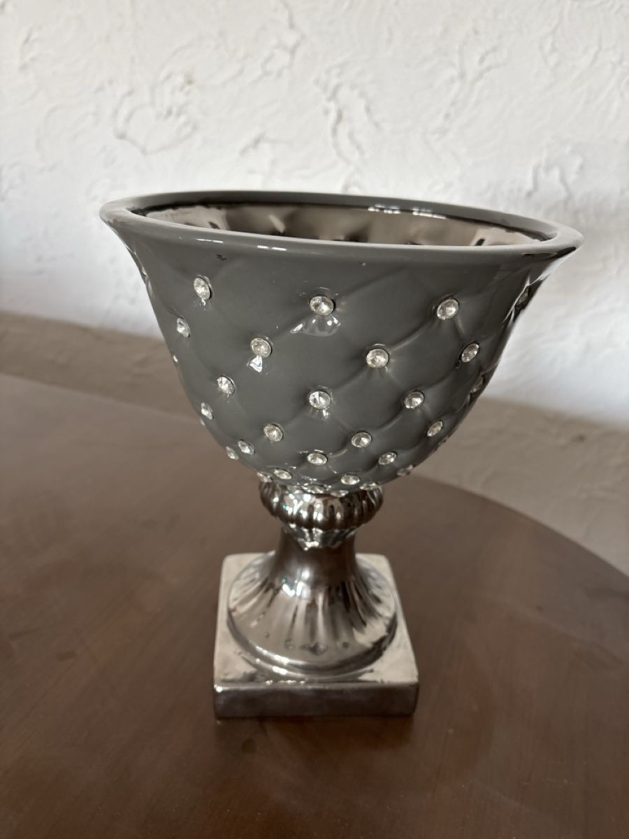 Vasi & Recipienti: Moderne Vase in Silber/Grau – Nuovo (secondo la descrizione) da Kilchberg ZH venduto da danieladaniela