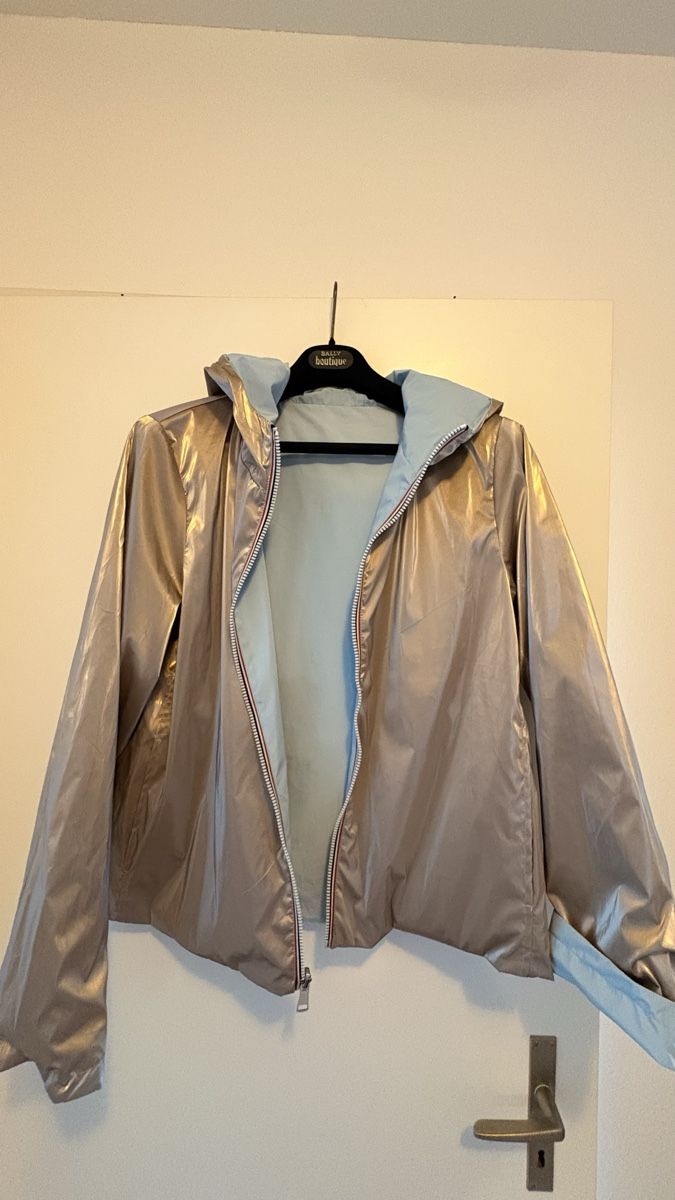 Jacken: Regenjacke doubleface hellblau / beige – Gebraucht aus Wallisellen von trendy69