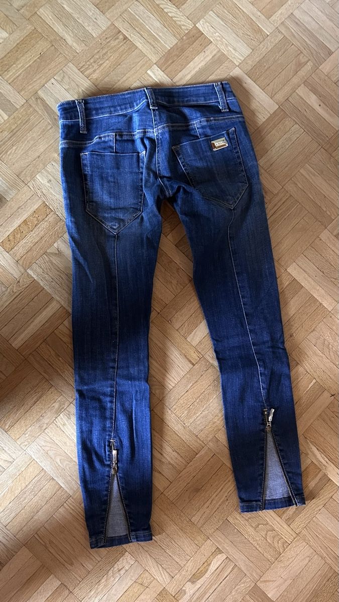 Jeans: Skinny low waisted jeans – Nuovo (secondo la descrizione) da Glattbrugg venduto da Lara_G06