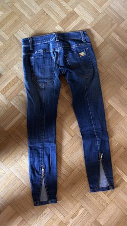 Skinny low waisted jeans
