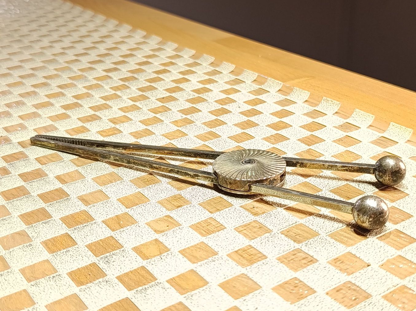 Appareils de cuisine: JACQUES ADNET Art Deko Design versilberte Eiszange um 1930j – D'occasion à Steffisburg par 1.Schmuckschatulle 2