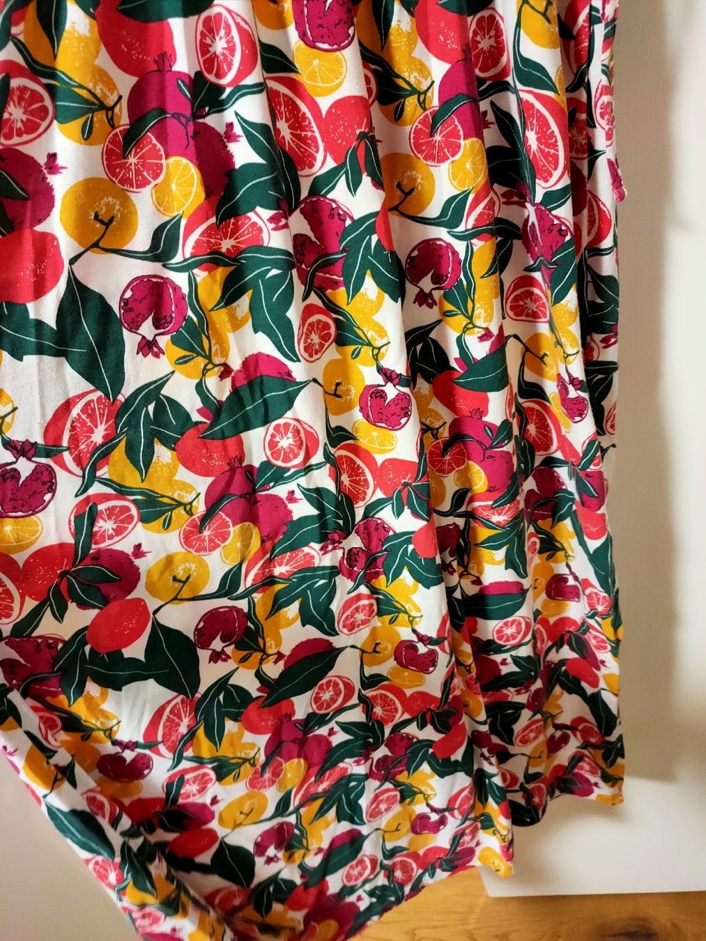 Vestiti: Sommerliches Maxikleid mit Fruchtmuster, Grösse 42 – Usato da Oberrohrdorf venduto da Karin84 1