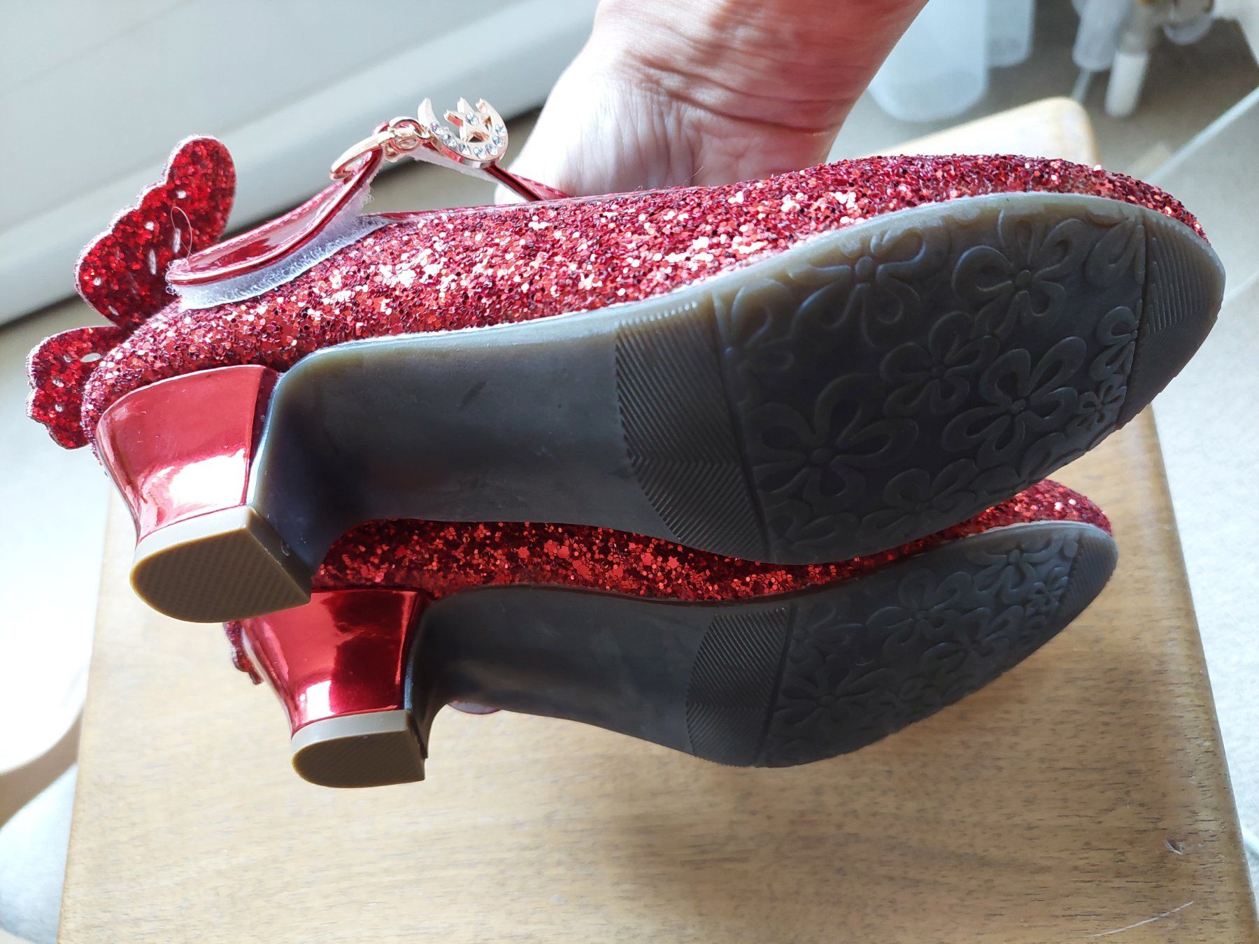 Schuhe für Mädchen: Glitzer Schuhe – Neu (gemäss Beschreibung) aus Wynau von Meysi 2