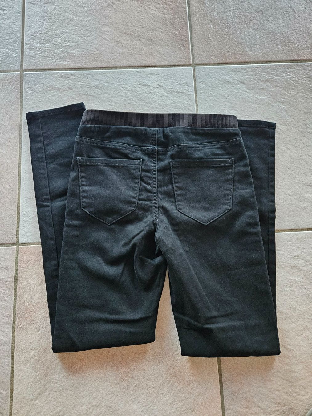 Pantaloni: Pantalon noir taille M – Usato da Vétroz venduto da sas_yln5 1