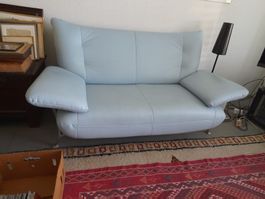 Gepflegtes Ledersofa in zartem hellblau