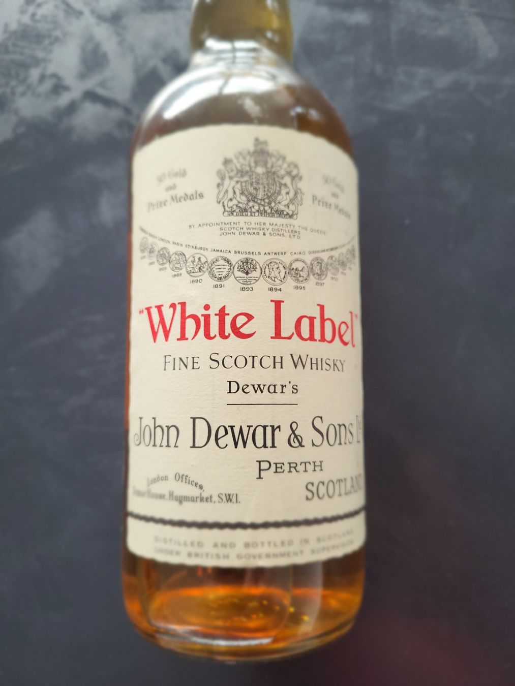 Bevande alcoliche: Dewar "White Label" Scotch Whisky – Usato da Rümlang venduto da Orly-No.1 1