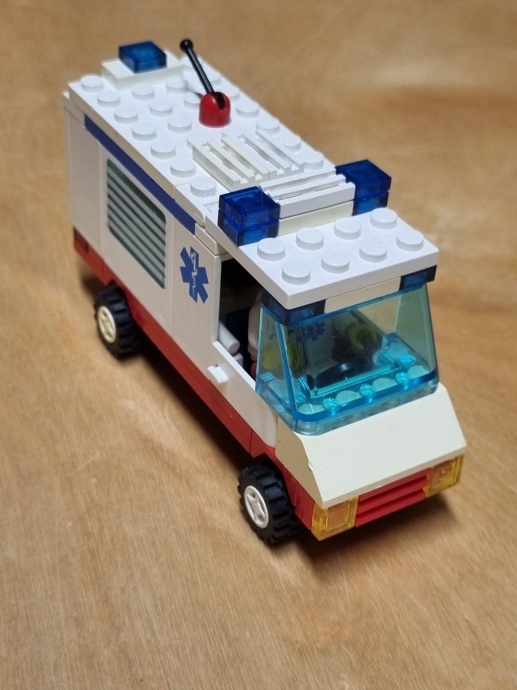 Lego Kit di costruzioni: LEGO System 6666 Ambulance – Usato da Basadingen venduto da tot_59zf 6