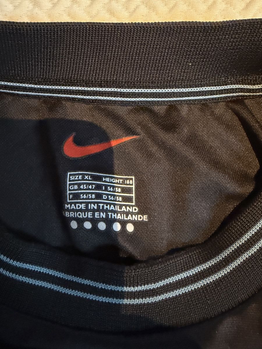 Nike Canottiere & Pantaloni: Originales Vintage Inter Milan Trainingstrikot  – Usato da Aarberg venduto da marcoo237 1