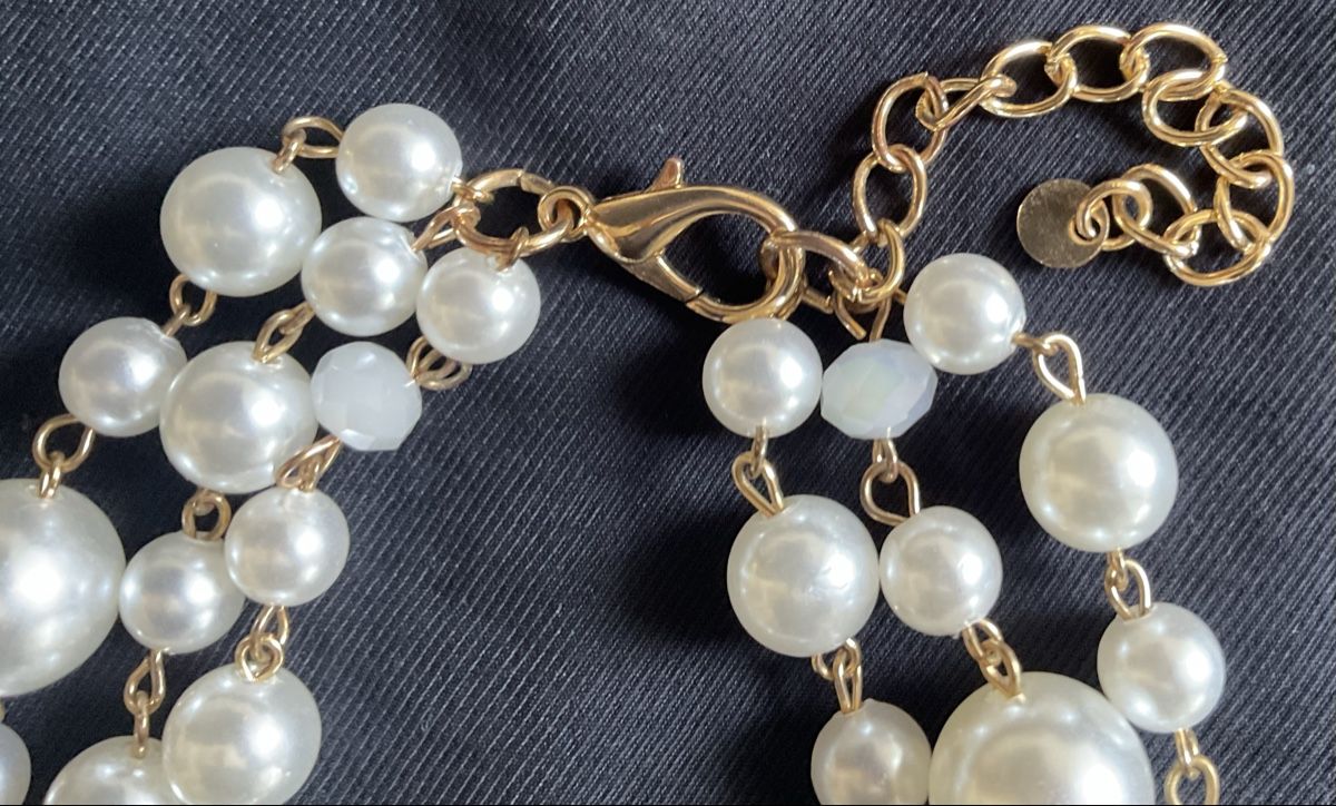 Catenine: Collier fantaisie perles multiples blanches et breloques – Nuovo (secondo la descrizione) da Corseaux venduto da Mililaforet75 6