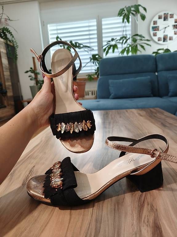 Chaussures femmes: Sandaletten – D'occasion à Kaisten par lys_zzy8