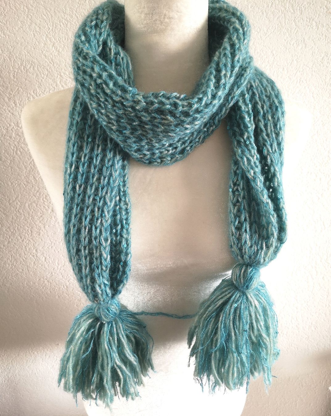 Foulard & Sciarpe: Schal mit Quasten türkis - Spendenaktion – Nuovo (secondo la descrizione) da Unterkulm venduto da Beljasch
