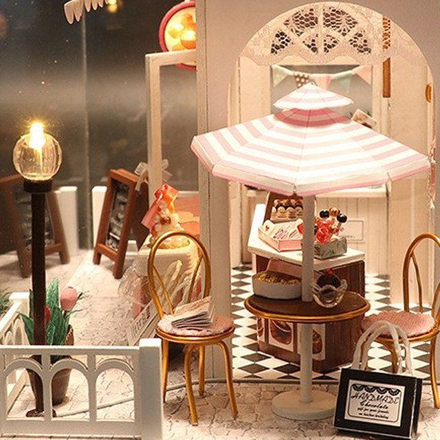 Case e mobili per bambole: Wooden Miniature Dollhouse with LED Light – Nuovo (secondo la descrizione) da Glattbrugg venduto da ann_hy2y 1