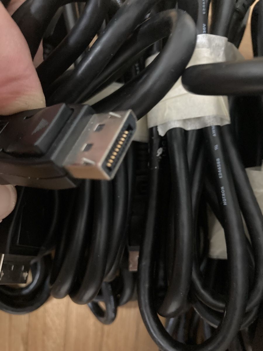 Cavi: 17x DisplayPort Kabel – Set / Bundle – Usato da Basel venduto da SEL.BS