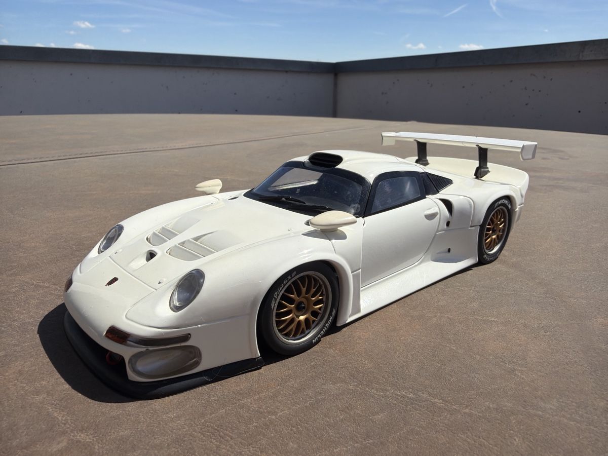UT Models Modellini d'auto: Porsche 911 GT1 - 1/18 - UT Models – Usato da Wolfwil venduto da Rolex1