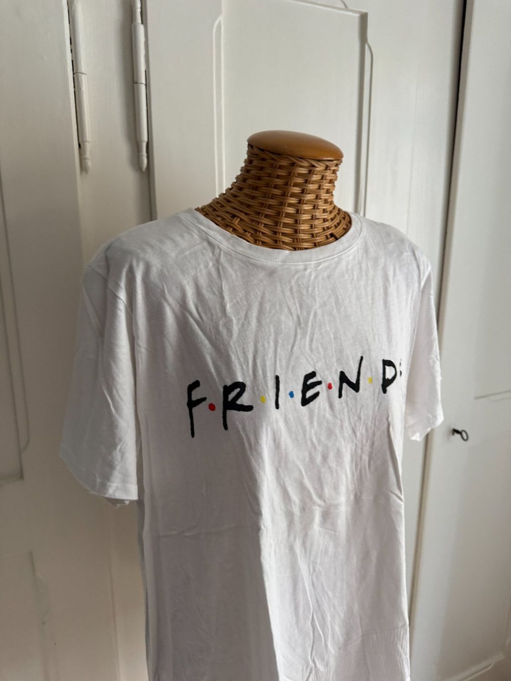 H&M T-Shirts: FRIENDS T-Shirt weiss XL – Gebraucht aus Zürich von Diazaio 1