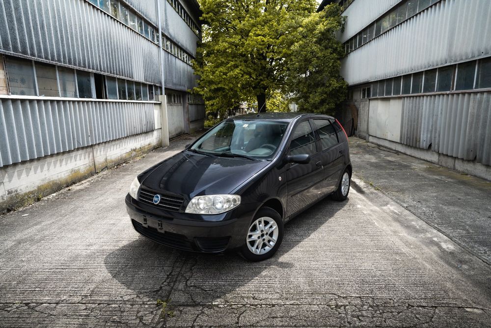 Fiat Punto 1.2 8V - Schwarz, 5-Türer, 8-Fach bereift