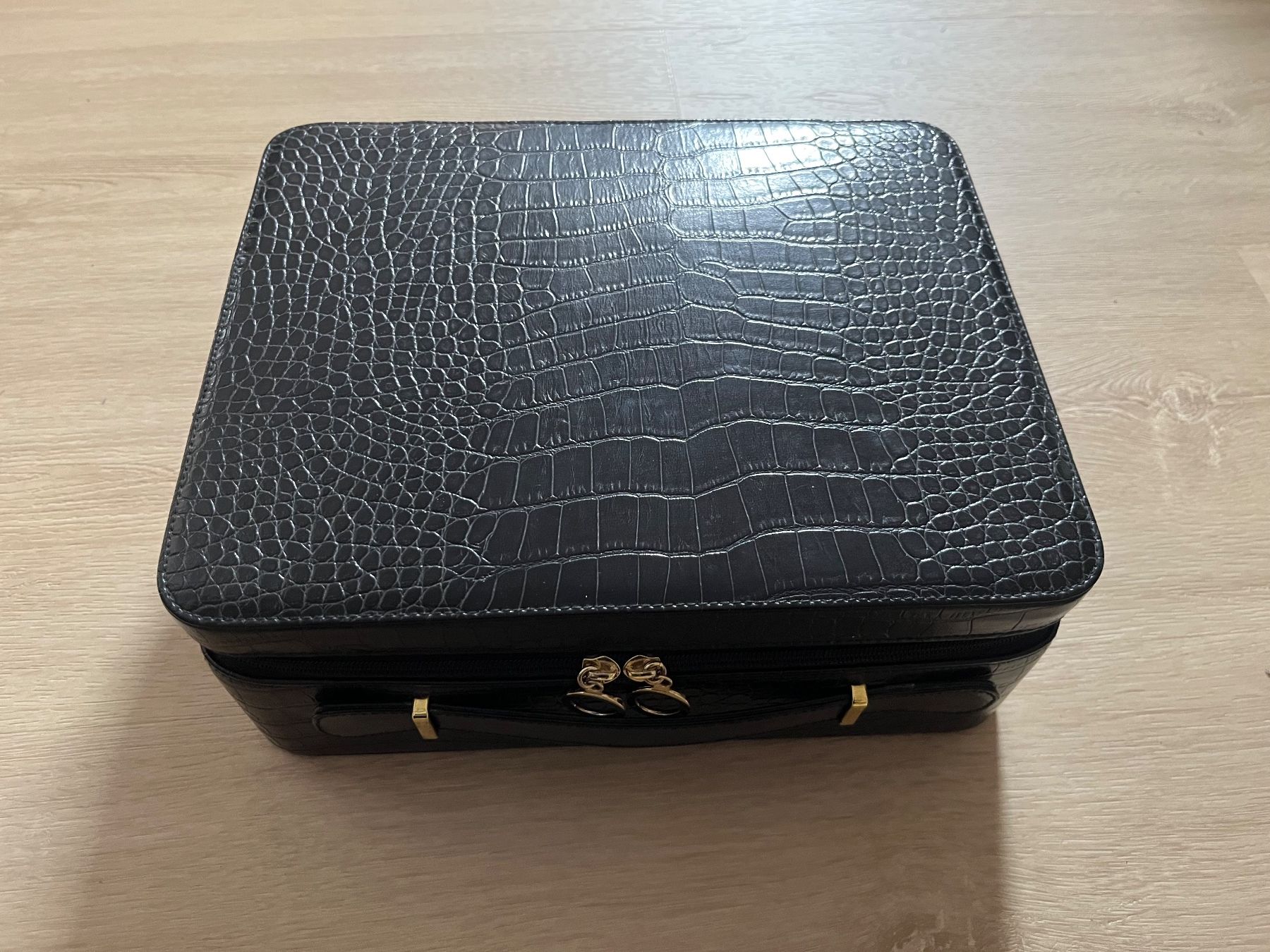 Estée Lauder Custodie per cosmetici: Estee Lauder Grosse Kosmetiktasche Koffer – Usato da Frauenfeld venduto da cookies_and_cream