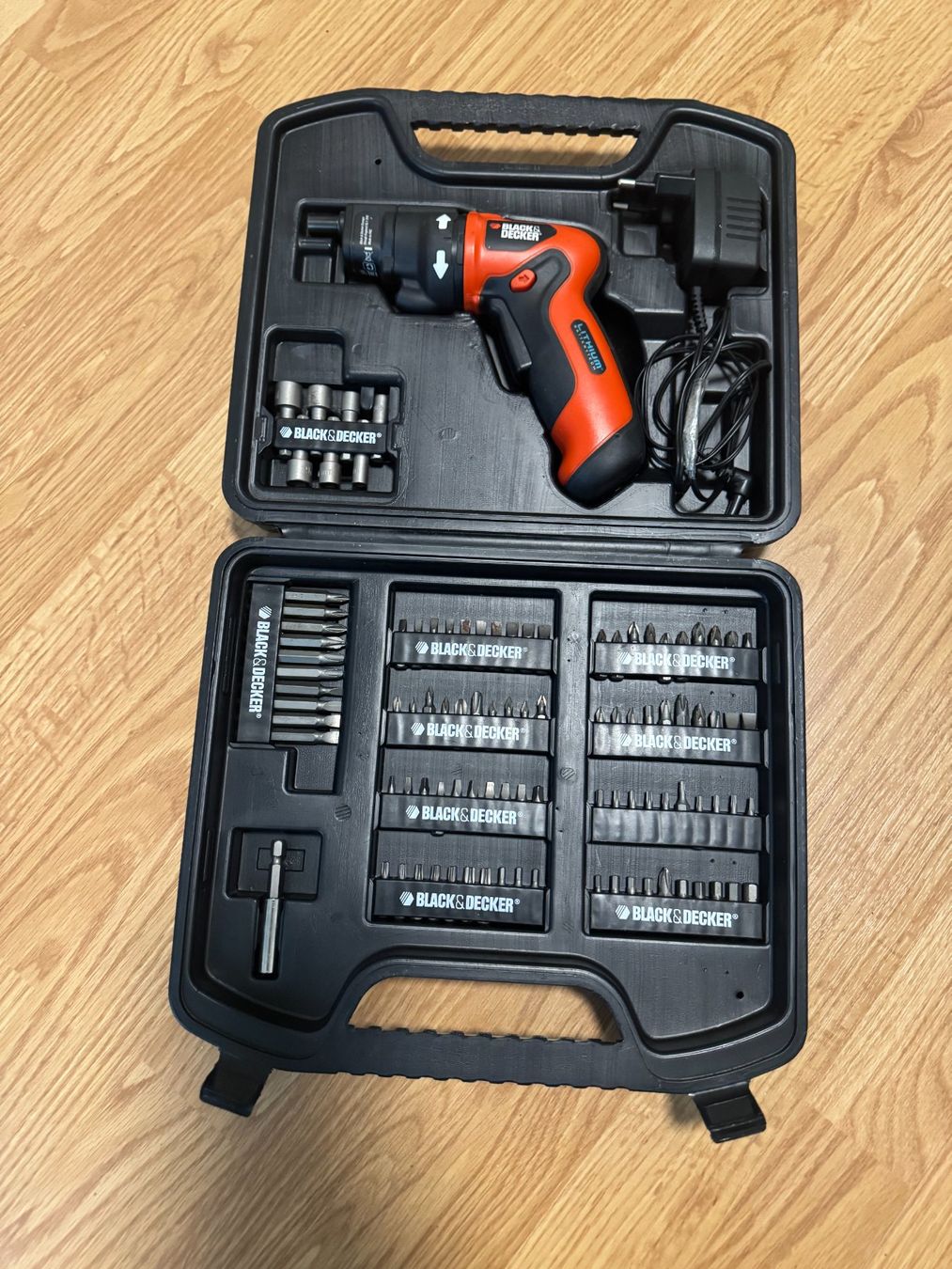 Tutti gli attrezzi: Black + Decker Akkuschrauber-Set mit Zubehör – Usato da Riehen venduto da Lord7M7