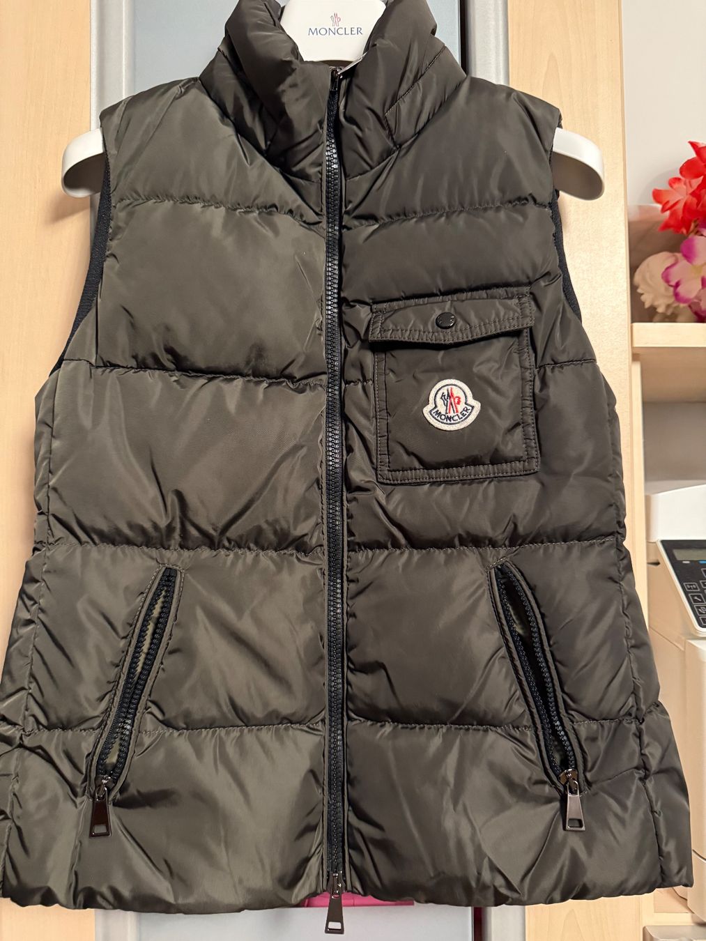 Moncler Jacken: Moncler Daunengil Damen – Neu (gemäss Beschreibung) aus Zürich von SEDRAEN