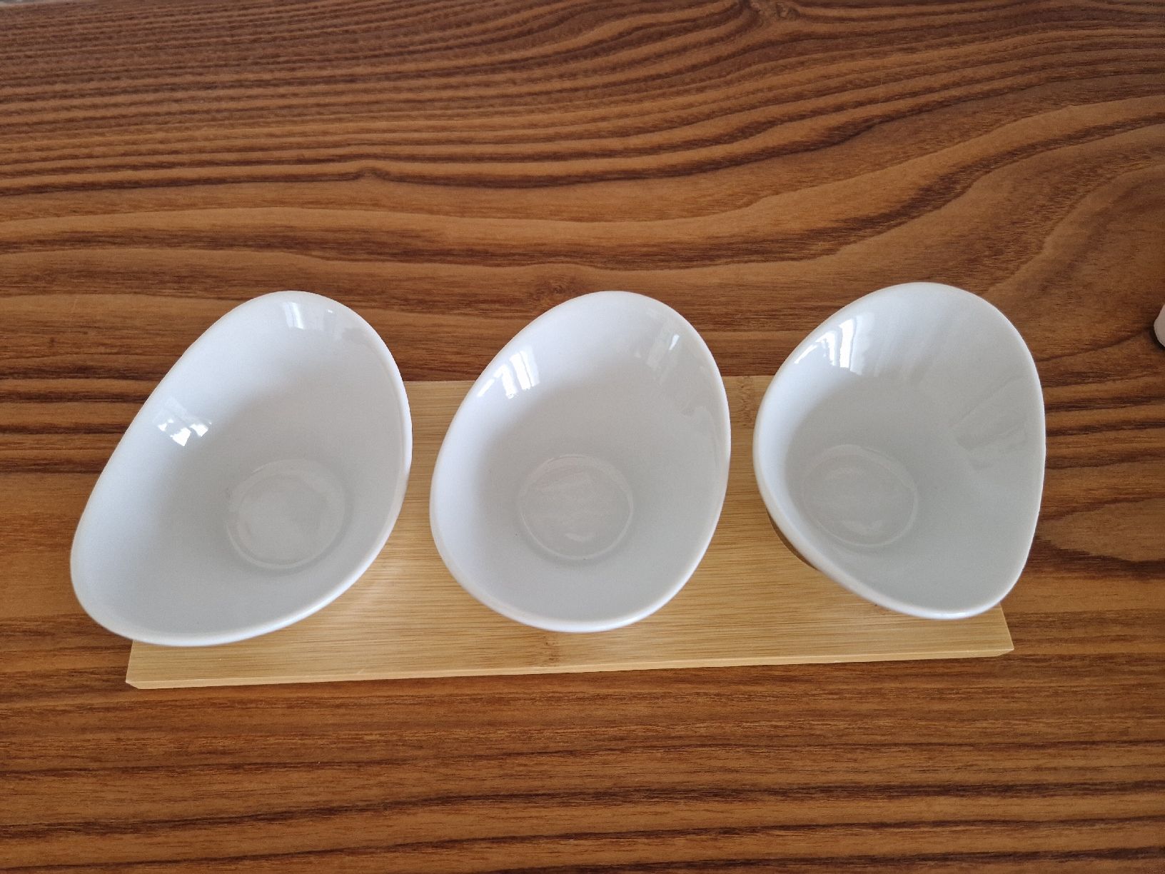Schalen: 3er Set Dipschalen auf Bambustablett, wie neu! – Gebraucht aus Remetschwil von interiorandbeauty 1