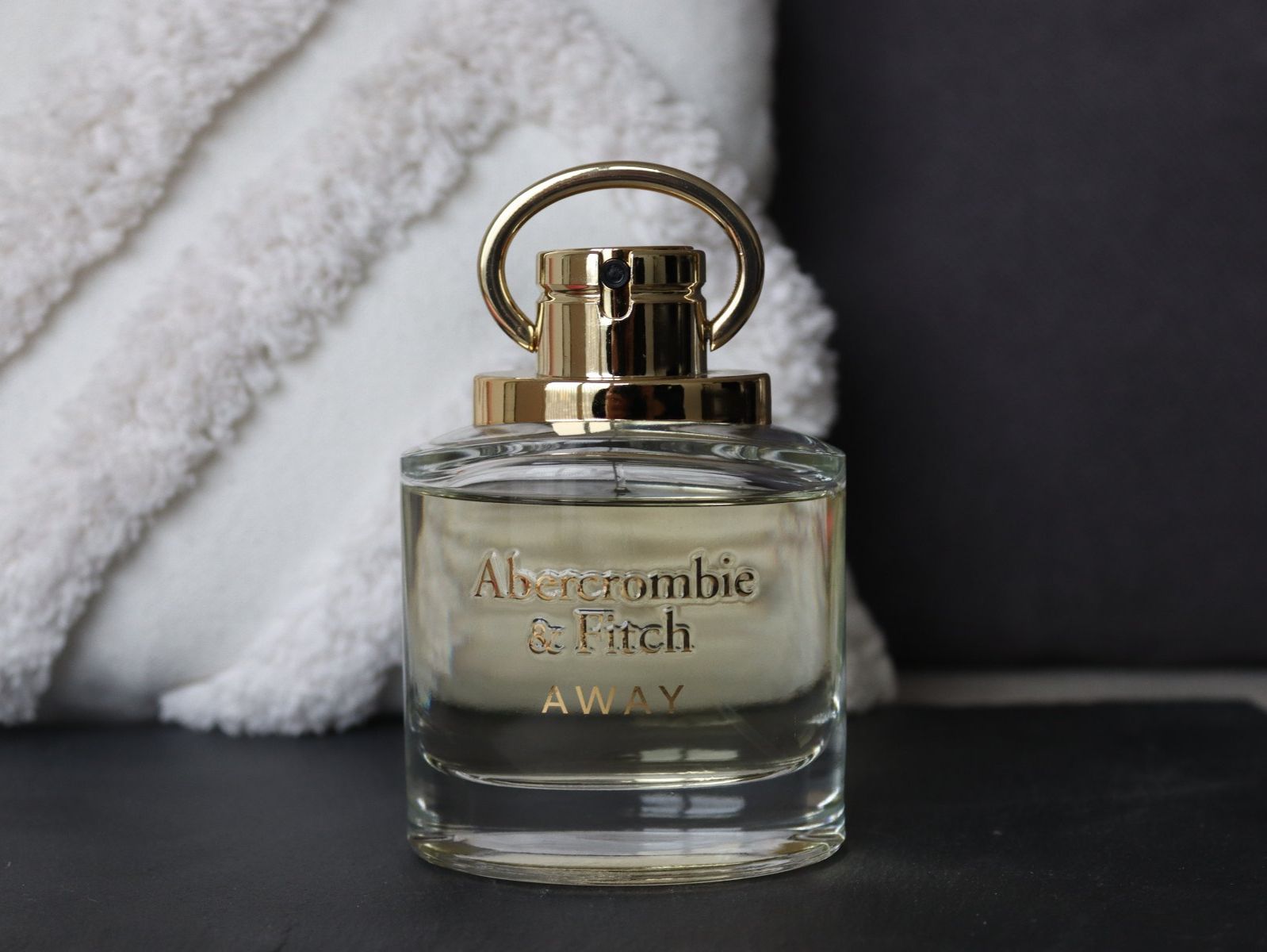 Abercrombie Profumi & Eau de Toilette: Abercrombie & Fitch Away EDP 100ml – Nuovo (secondo la descrizione) da Dänikon ZH venduto da tug_m9b6