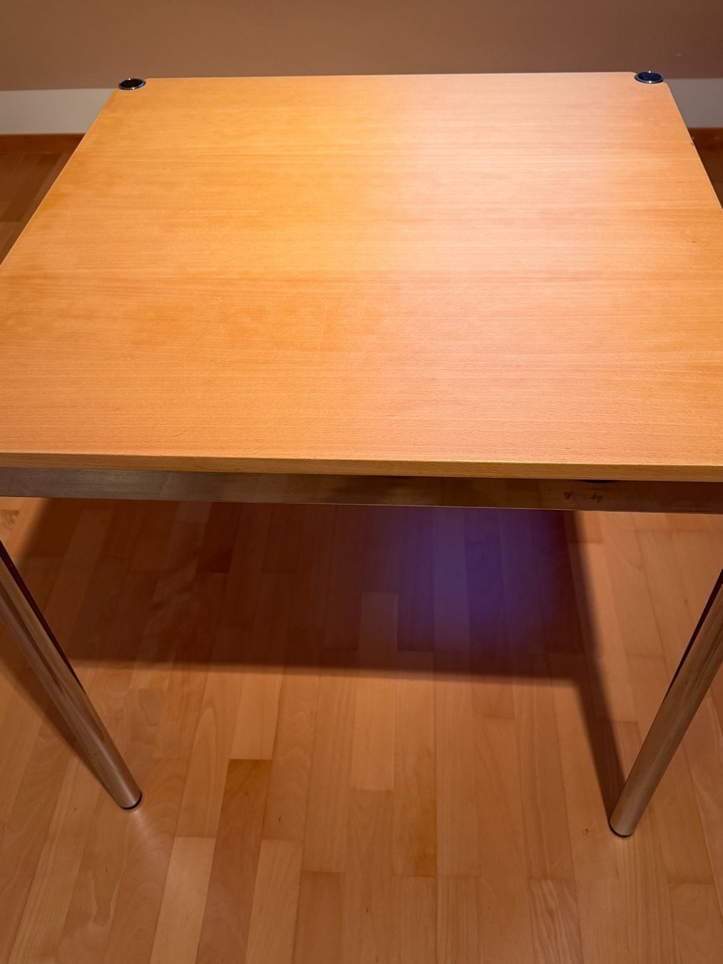 USM Tavoli: USM Haller Tisch 75x75 cm - Buche – Usato da Lotzwil venduto da Lagonda_ 2