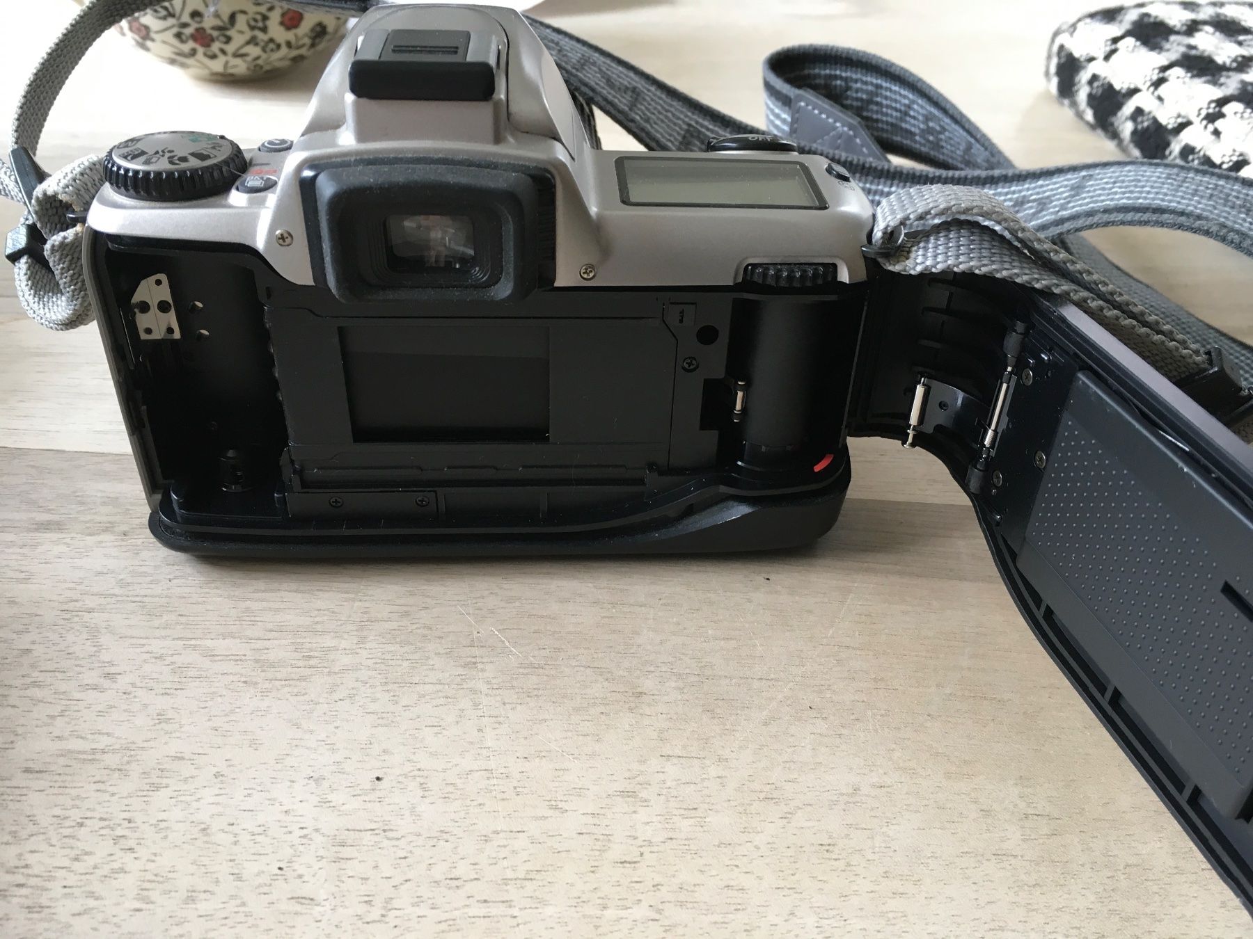 Nikon Fotocamera: Analog Nikon F65 Spiegelreflexkamera – Usato da Langenthal venduto da Mondstein0 1