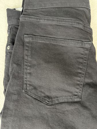Jeanshose von H&M, Gr. 31/32, schwarz, slim