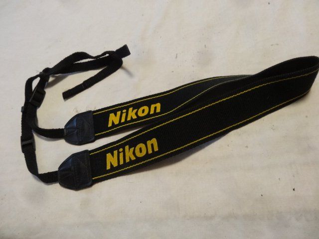 Nikon Fotocamera: NIKON   KAMERA TRAGEGURT .NUR TRAGEGURT – Usato da zürich venduto da ahmad01 1