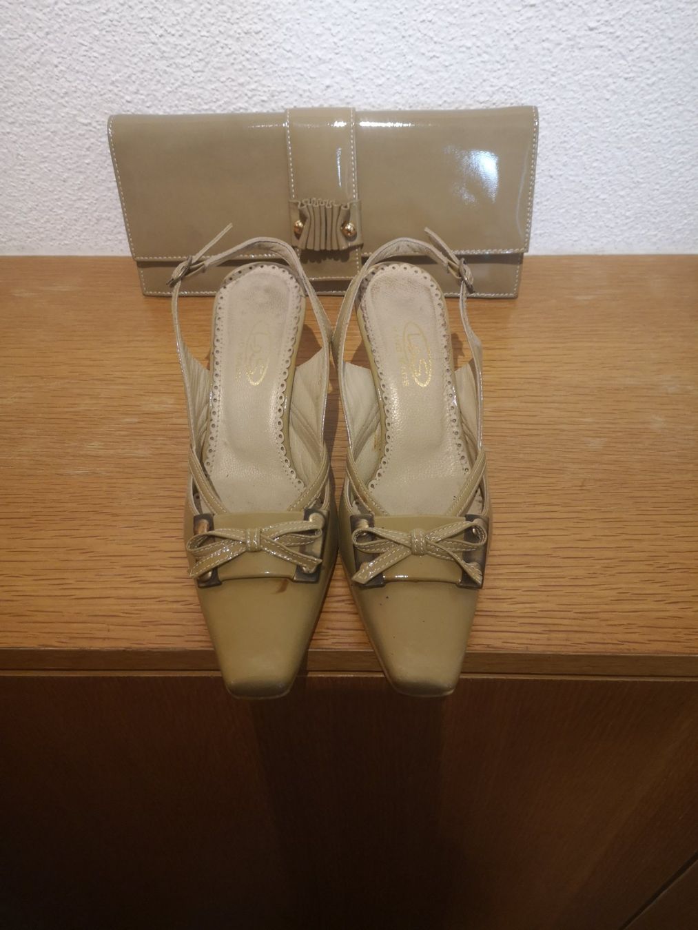 Scarpe da donna: Damenschuh mit Handtasche – Usato da Lostorf venduto da rubileo