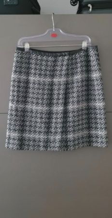 Skirt MaxMara WEEKEND Size 40/80% Virgin Wool 🖤🤍