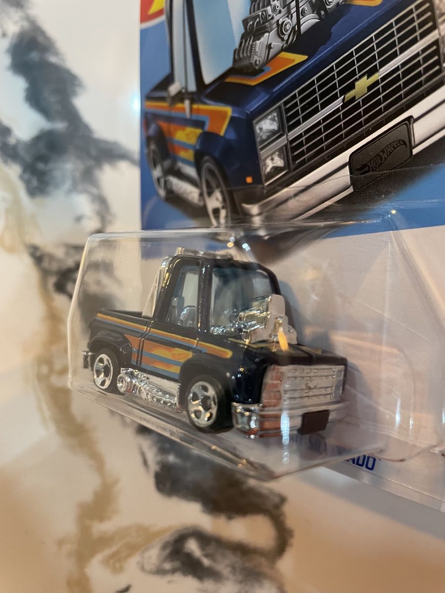 Hot Wheels Modellini d'auto: Hotwheels Toon‘d 83 Chevy Silverado – Nuovo e nell'imballaggio originale da Sutz venduto da mtechcab 1
