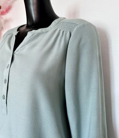 NEU 💜 Gr M Bluse fliessend