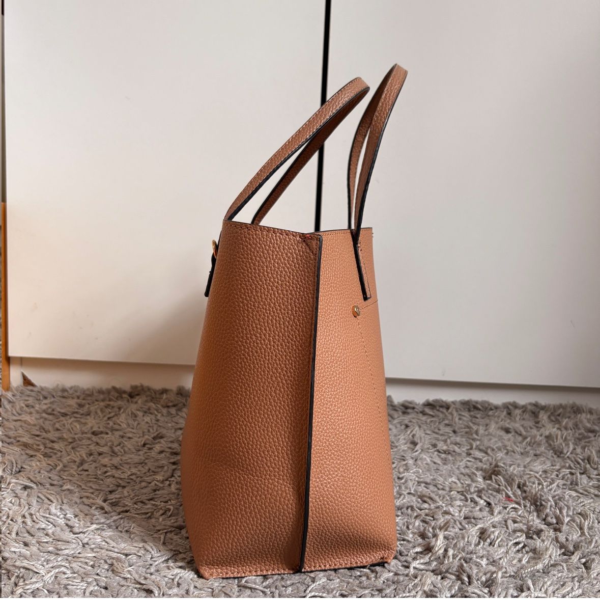 Borse da donna: Sac à main brun intérieur rouge – Usato da Moudon venduto da TigerrrEye 4