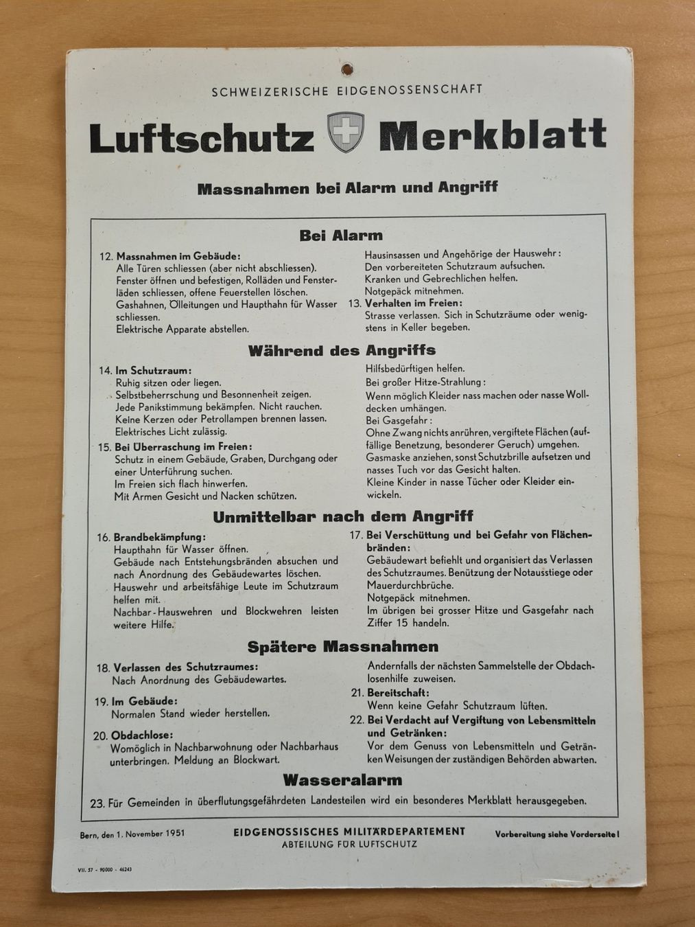 Documenti: Luftschutz Merkblatt Schweiz 1951 – Usato da Oberwil BL venduto da Spieltopia 1