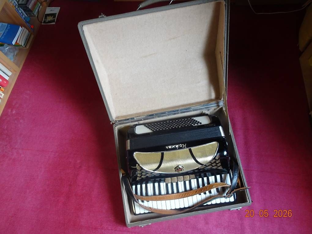 Strumenti musicali: Hand-Harmonika HOHNER schwarz – Usato da Buchs SG venduto da Aominchric 2