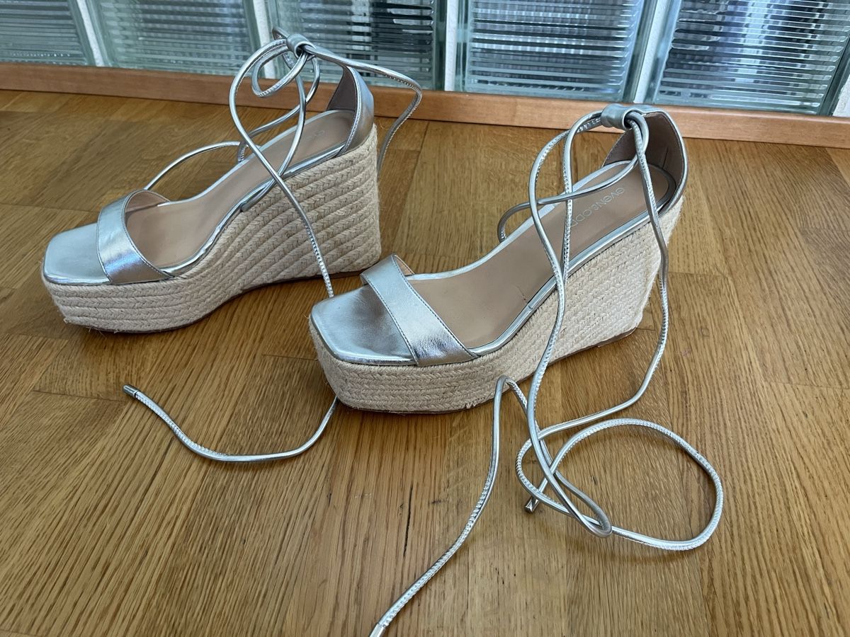 Scarpe da donna: Sandales compensées argentées à lacets taille 37 – Usato da Lutry venduto da tat_2zxq