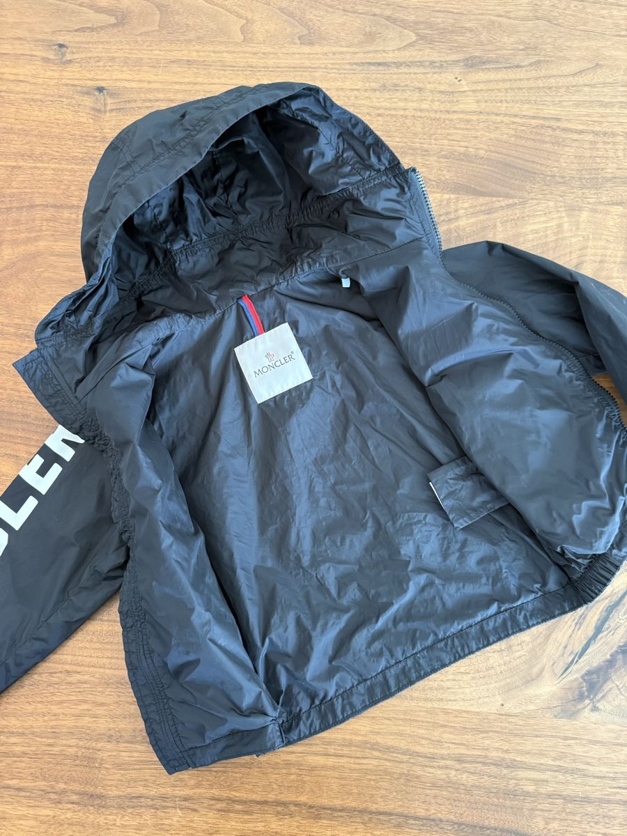 Moncler Jacken: Moncler Regenjacke, 5Y – Gebraucht aus Hofstetten SO von Katharina_Nina_Nina 2