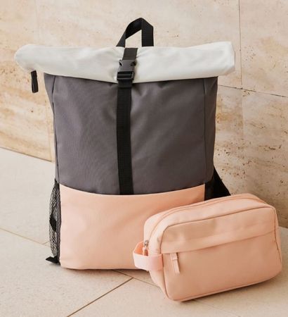 Rucksack mit Kosmetiktasche